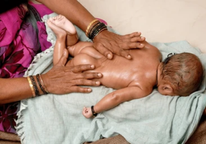 నెయ్యి లేదా కొబ్బరి నూనె చిన్న పిల్లల బాడీ మసాజ్ కు ఏది మంచిది!